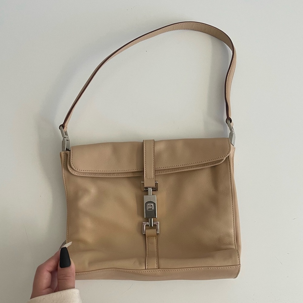 Beige Gucci Jackie leather shoulder bag with silver hardware